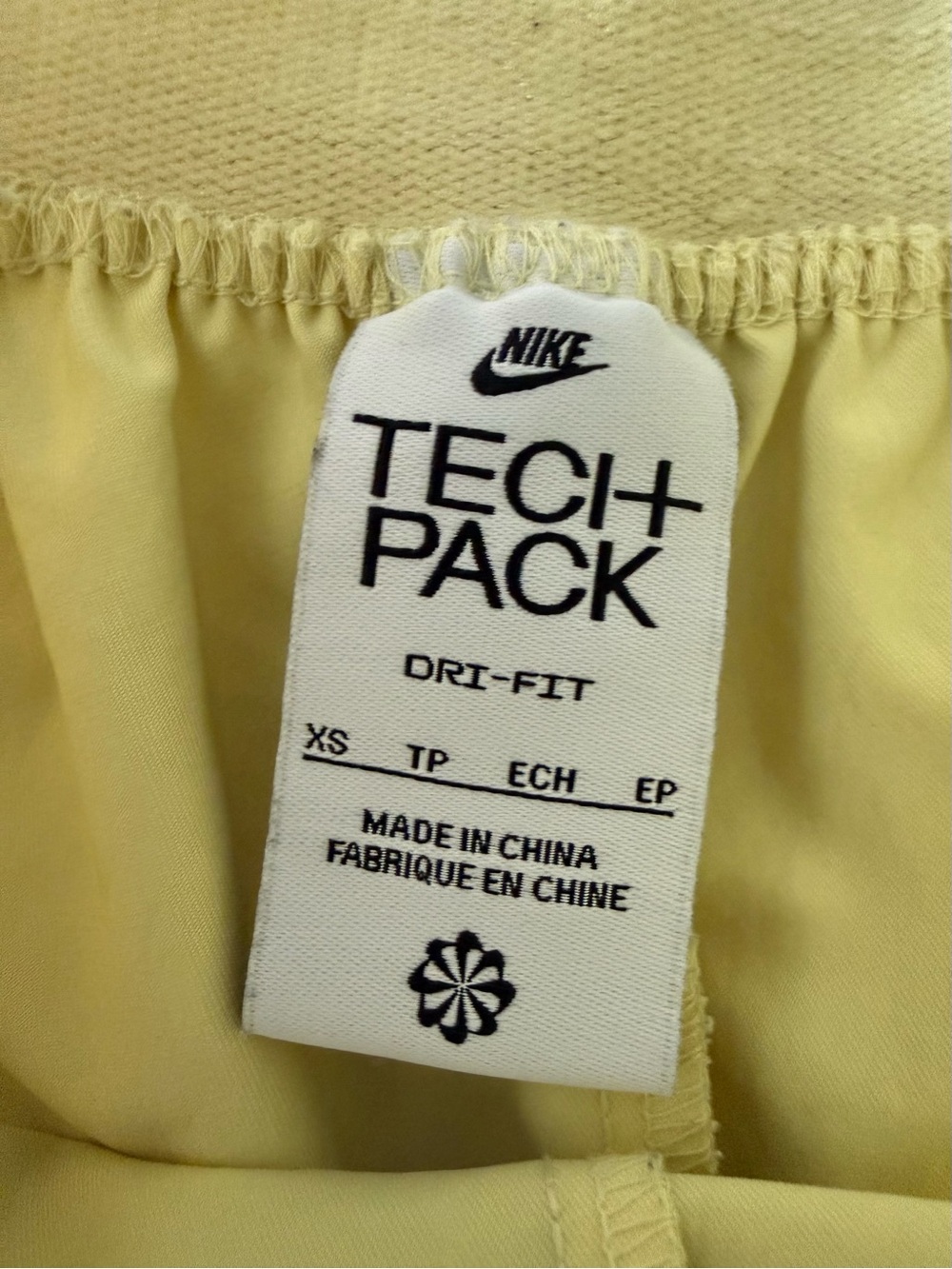 Nike Tech Pack High-Rise Wraparound Skort | Butter Yellow | XS - Picture 3 of 12